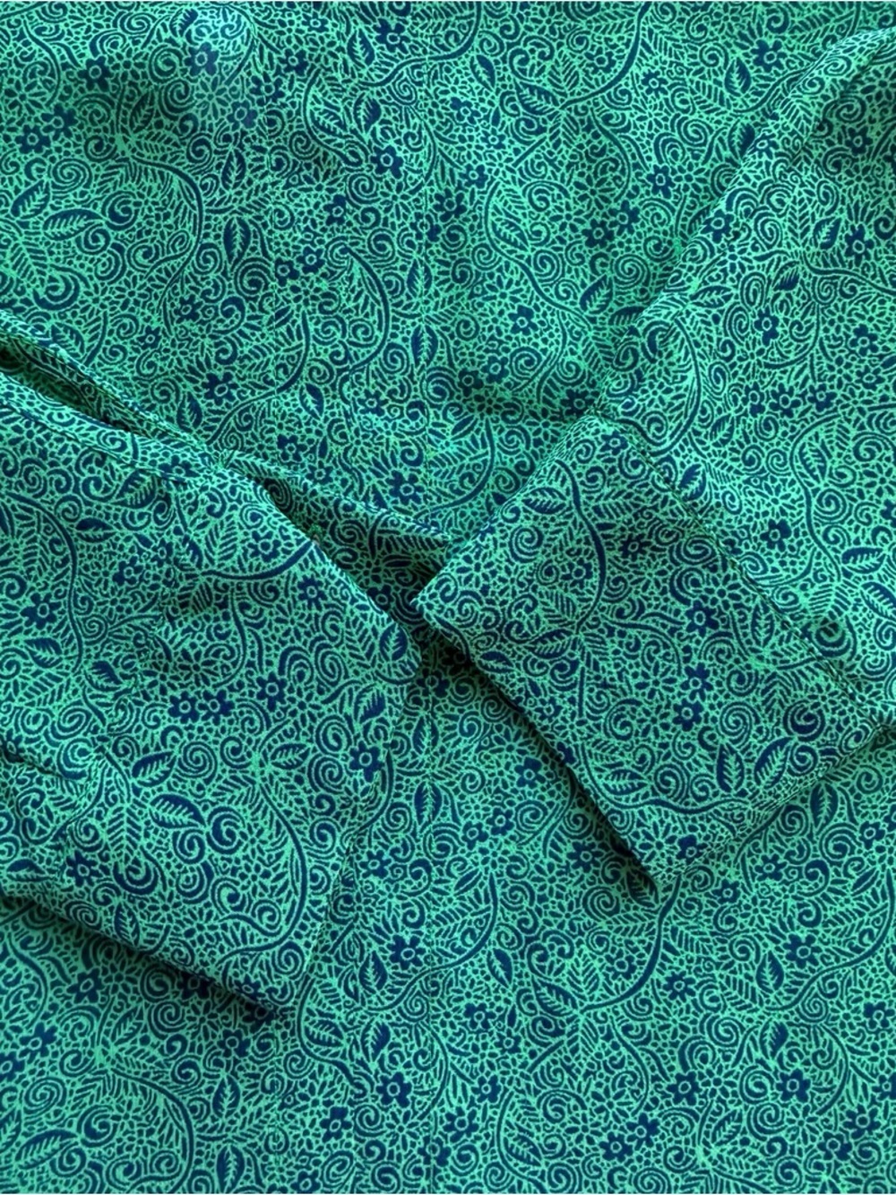 CAbi Green Paisley V-Neck Sheer Blouse Size S Lightweight Flowy Casual - Picture 10 of 14